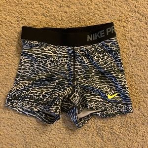 BLACK AND WHITE LEOPARD PRINT NIKE PROS